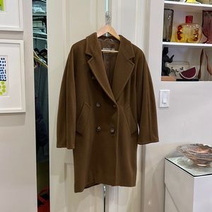 Fabulous MaxMara size 4 Wool Caramel Coat